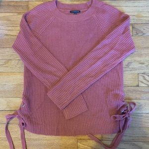 Cozy sweater with side laces. Rose mauve color.